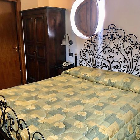 Hotel Bucaneve Пескассероли Экстерьер фото