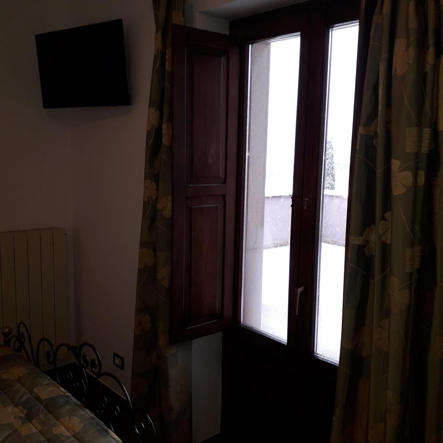 Hotel Bucaneve Пескассероли Экстерьер фото